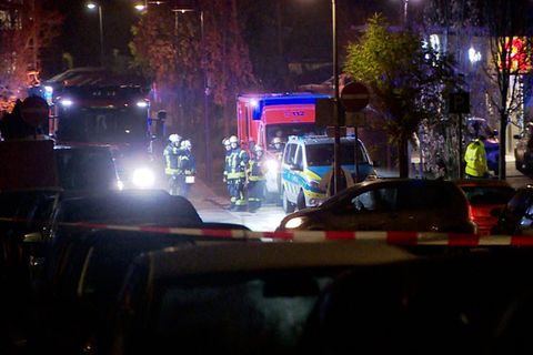 Am frühen Samstagmorgen rückten Einsatzkräfte wegen eines Messerangriffs aus - die Opfer kämpfen weiterhin mit den Folgen. Foto: