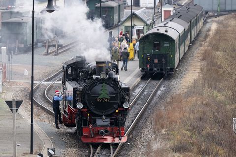 Die Lößnitzgrundbahn und die Weißeritztalbahn starten mit neuem Fahrplan. Foto: Sebastian Kahnert/dpa