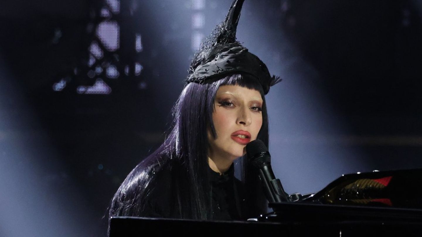 Unfall bei Konzert von Lady Gaga: Tänzer fällt von der Bühne