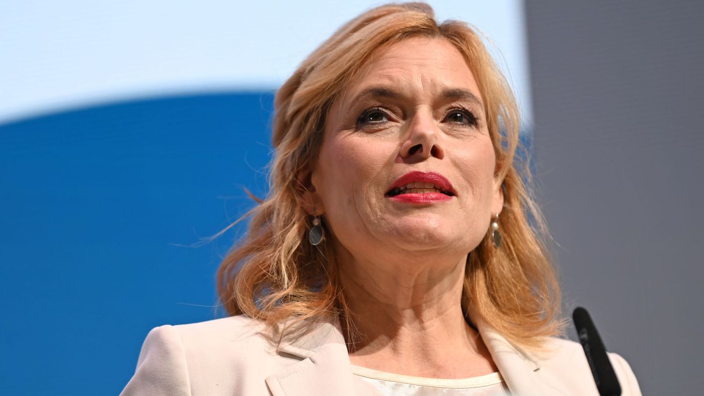 Klöckner will am Brandenburger Tor ihre Solidarität bekunden. (Archivbild) Foto: Elisa Schu/dpa