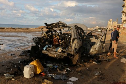 Ausgebranntes Auto im Gazastreifen