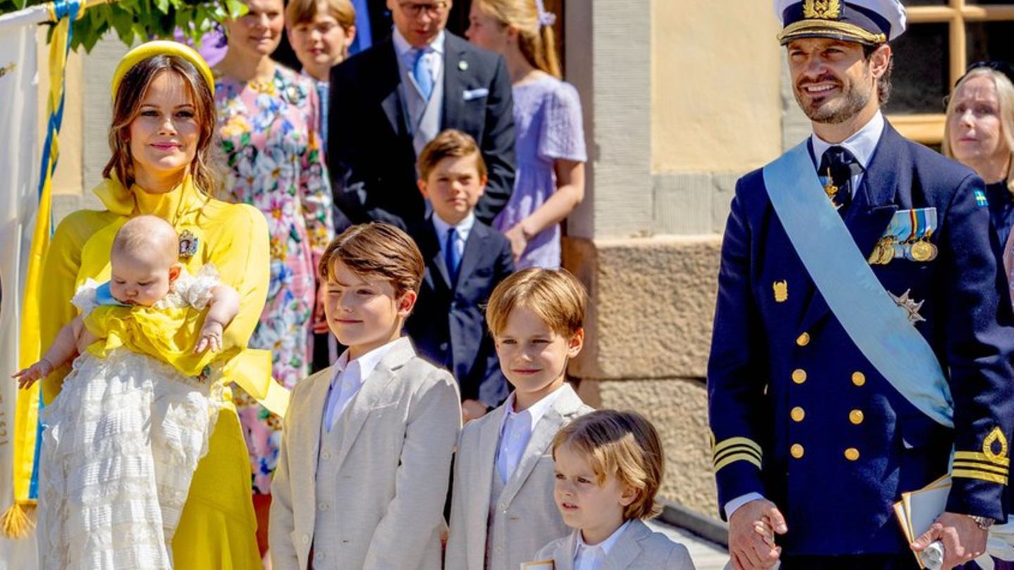 Prinzessin Sofia und Prinz Carl Philip, hier bei Prinzessin Ines' Taufe, teilen selten Videos ihrer Kinder