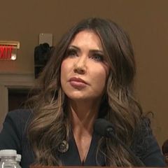 Trump-Ministerin blamiert sich: Veteran entlarvt Lüge live