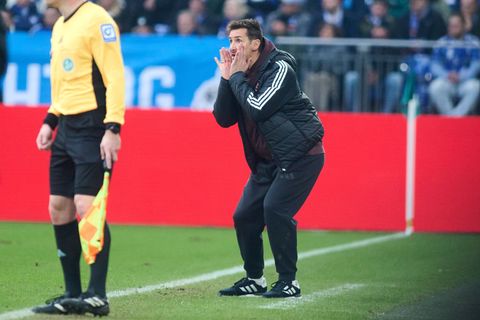 Miroslav Klose hadert mit der Nürnberger Niederlage. Foto: Bernd Thissen/dpa