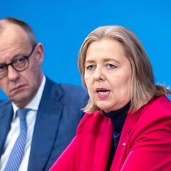 Kanzleramt und Bundesarbeitsministerium schlagen die beiden Vorsitzenden der Rentenkommission einvernehmlich vor. (Archivbild) F