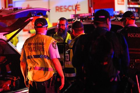 Die Polizei ermittelt am Bondi Beach in Sydney, wo es einen Terroranschlag auf ein jüdisches Fest gegeben hat