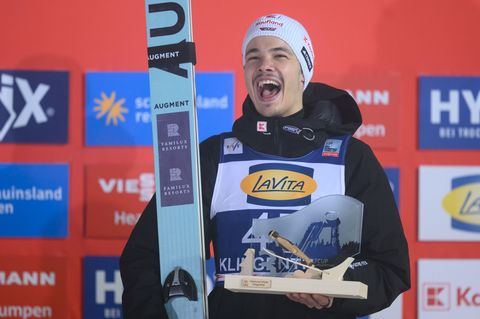 Raimund bejubelt seinen Podestplatz. Foto: Hendrik Schmidt/dpa