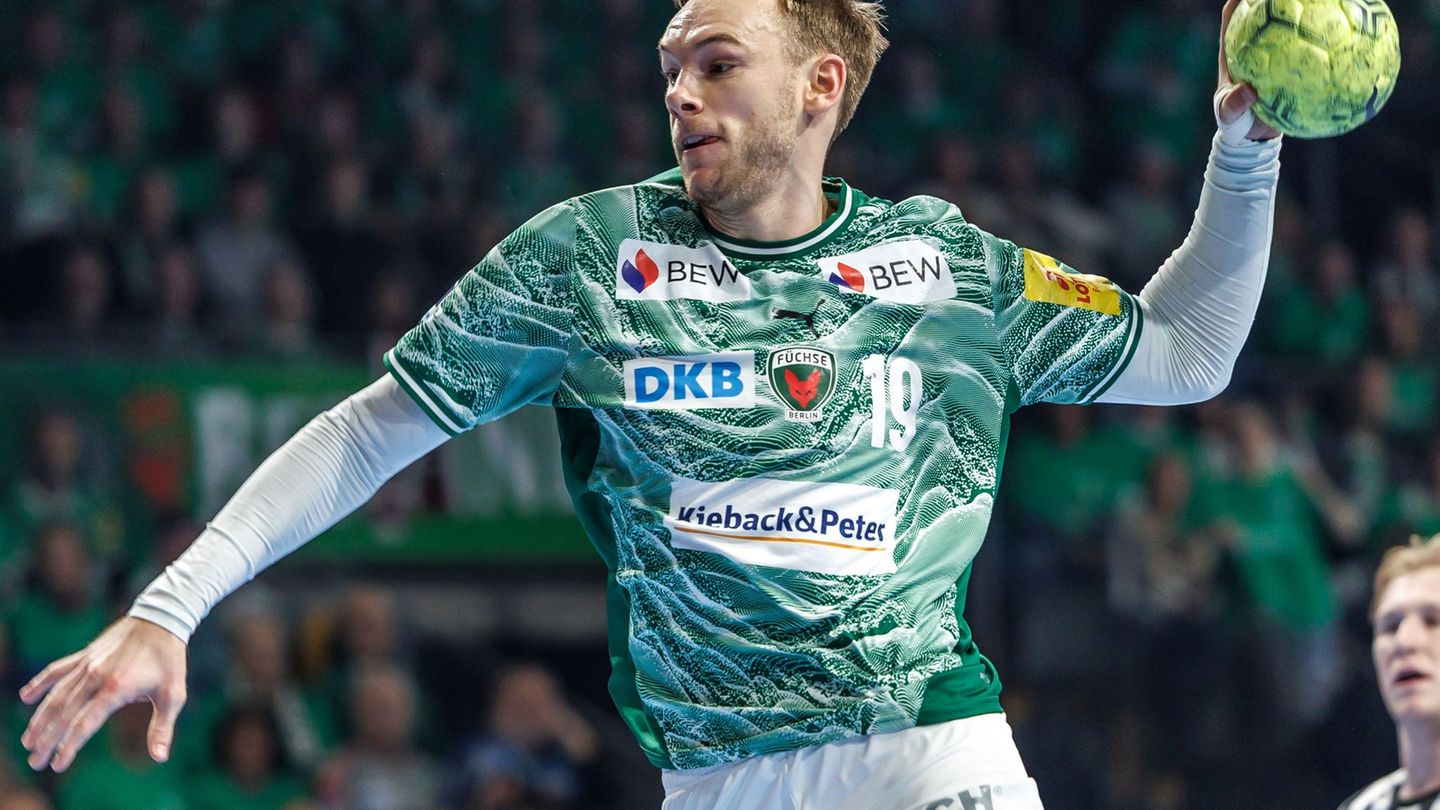 Welthandballer Mathias Gidsel war einmal mehr bester Schütze der Füchse. (Archivbild) Foto: Andreas Gora/dpa