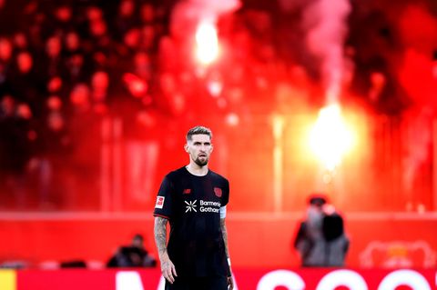 Leverkusens Kapitän Robert Andrich vor dem Anpfiff in der BayArena