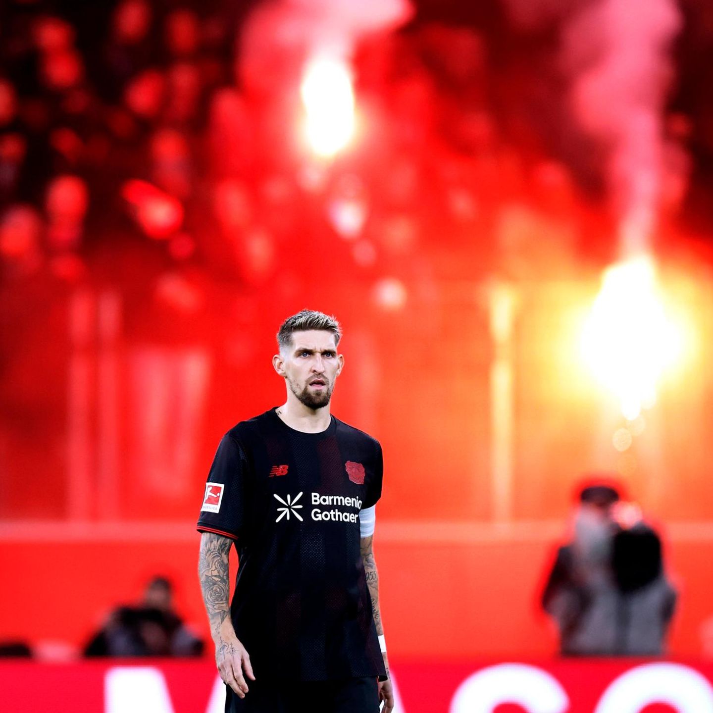 Leverkusens Kapitän Robert Andrich vor dem Anpfiff in der BayArena