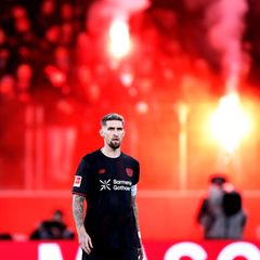 Leverkusens Kapitän Robert Andrich vor dem Anpfiff in der BayArena