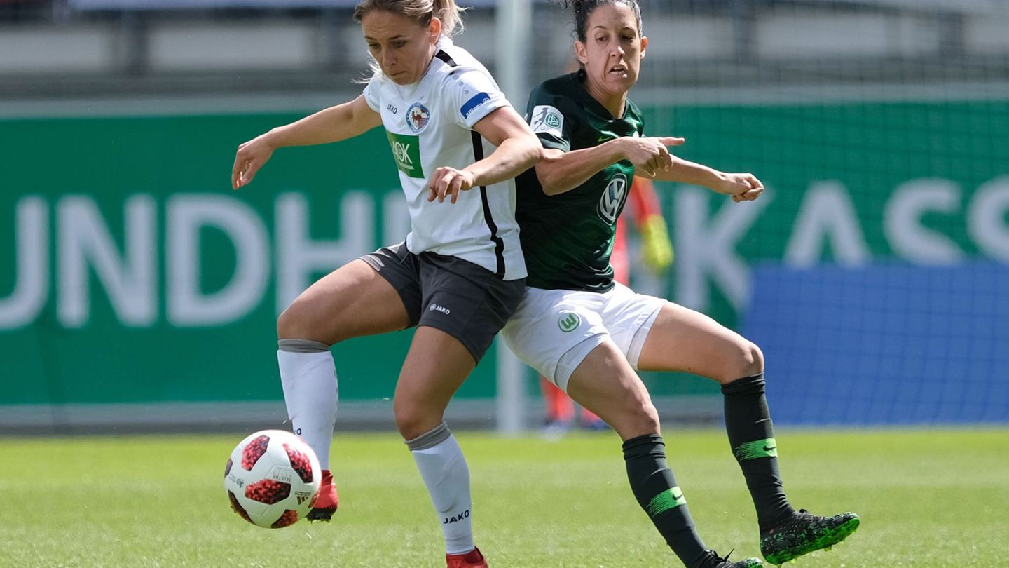 Gina Chmielinski (l.) traf für RB Leipzig gegen die TSG 1899 Hoffenheim. (Archivbild) Foto: Peter Steffen/dpa