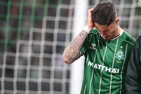 Werder-Kapitän Marco Friedl musste verletzt raus. Foto: Carmen Jaspersen/dpa
