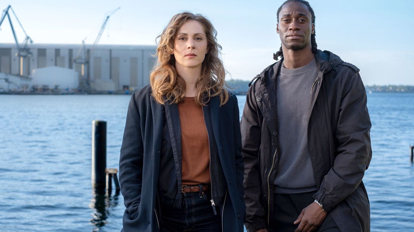 In ihrem dritten gemeinsamen Krimi ermitteln Svenja Rasmussen (Katharina Schlothauer) und Antoine Haller (Eugene Boateng) in einem sehr persönlichen Fall.