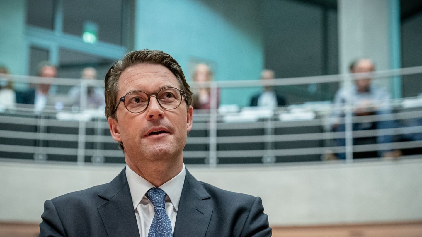 Auch Ex-Minister Andreas Scheuer wird erwartet. Foto: Michael Kappeler/dpa