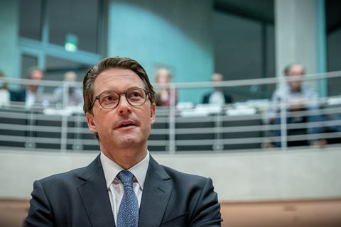 Auch Ex-Minister Andreas Scheuer wird erwartet. Foto: Michael Kappeler/dpa