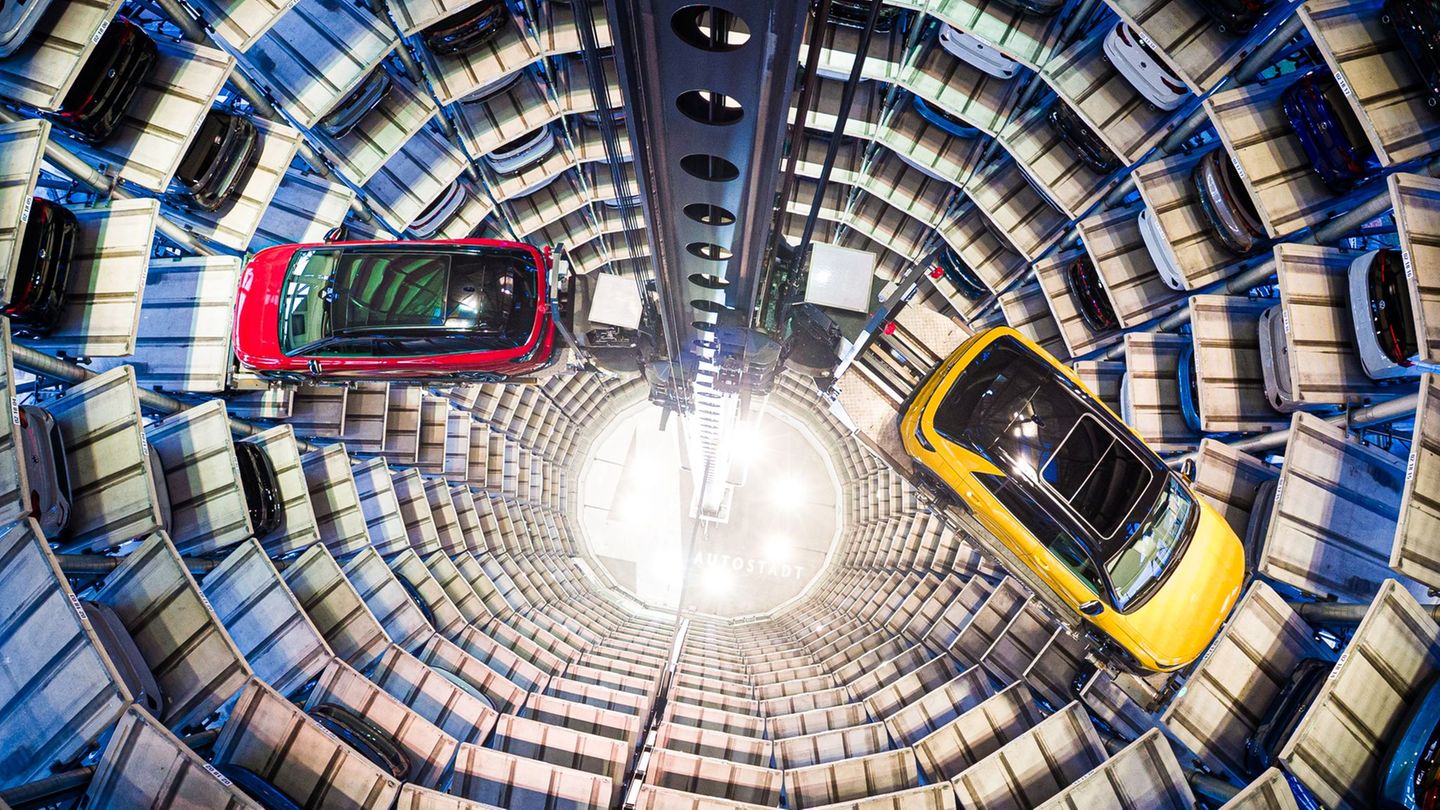 Der operative Gewinn der deutschen Autobauer sackte im dritten Quartal weiter ab. (Symbolfoto) Foto: Moritz Frankenberg/dpa