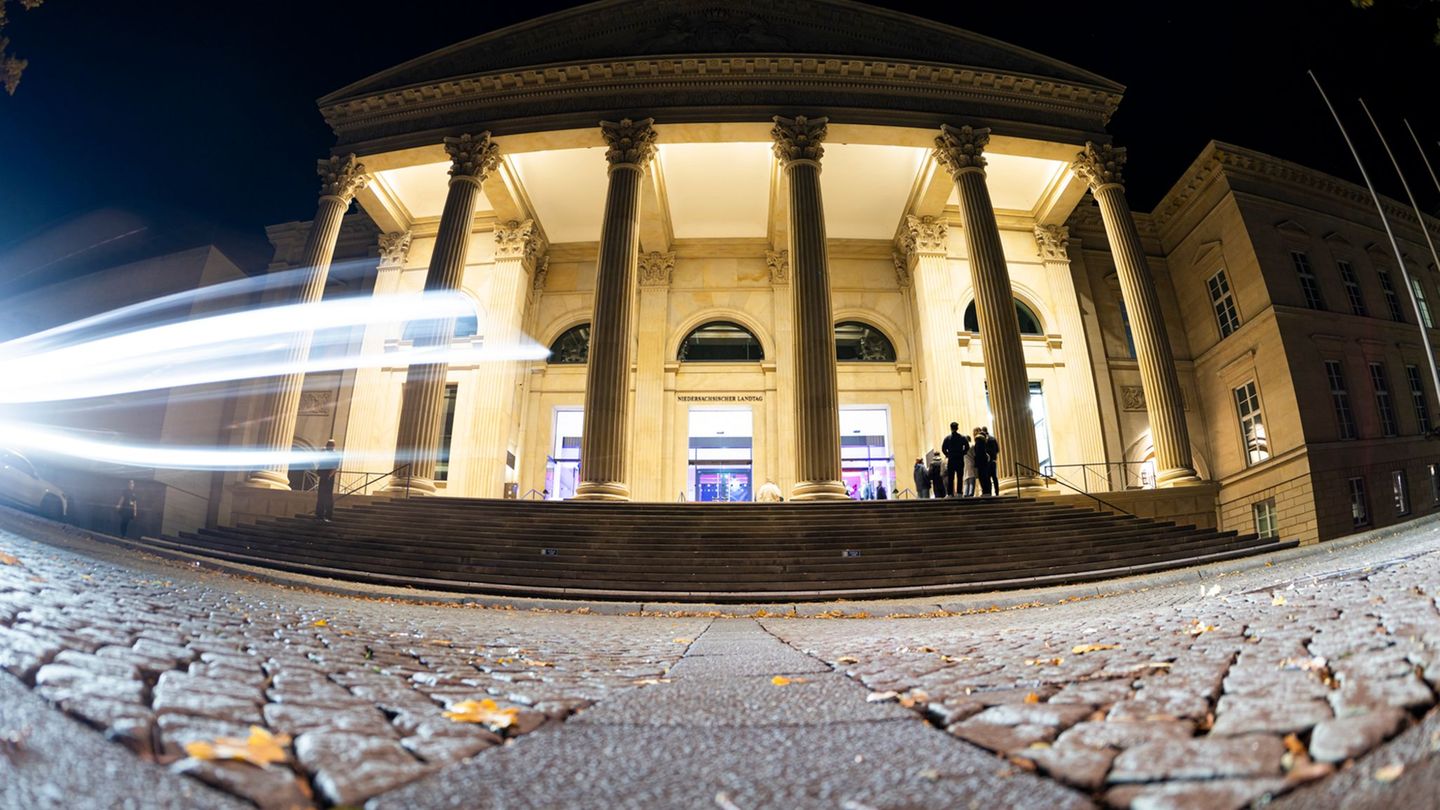 Drei von vier Fraktionen im Landtag wollen – wie auf Bundesebene – ein parlamentarisches Gremium zur Kontrolle des Verfassungssc
