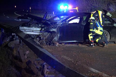 Der Fahrer verlor aus bislang unbekannten Gründen die Kontrolle über sein Auto. (Symbolbild) Foto: Thorsten Kremers/dpa