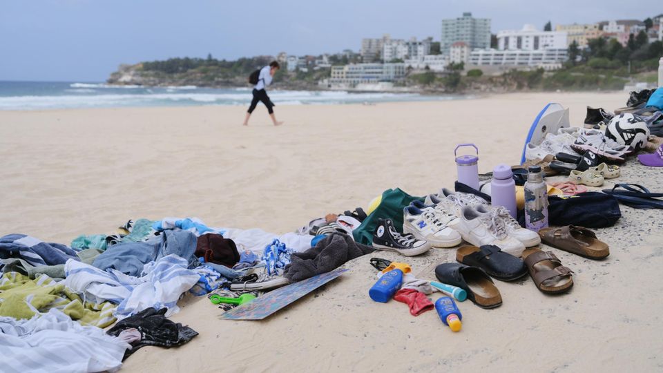 Was von dem Massaker am Bondi Beach bleibt, sind zurückgelassene Gegenstände, Erinnerungen und Trauer
