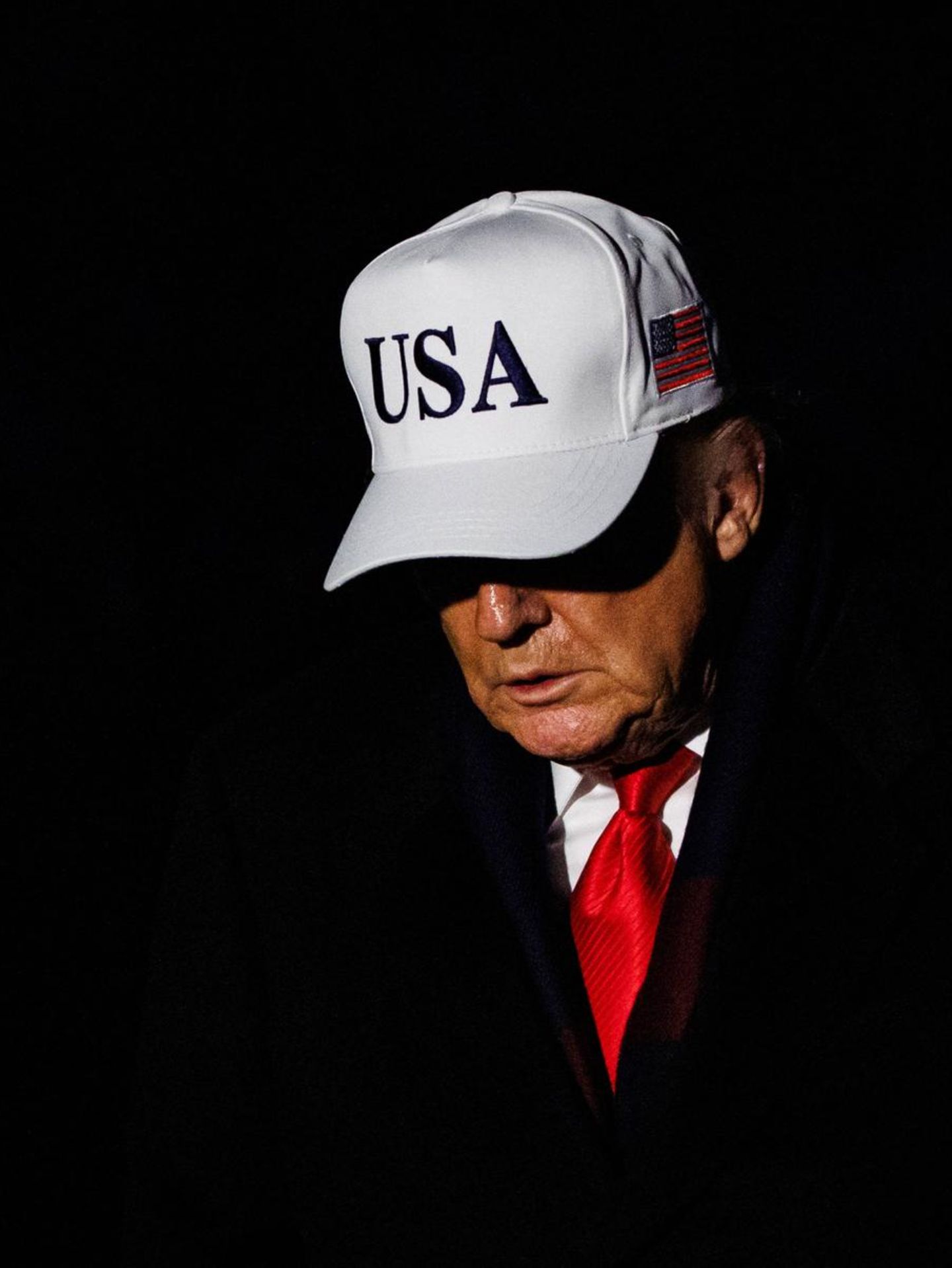 US-Präsident Donald Trump trägt eine USA-Kappe