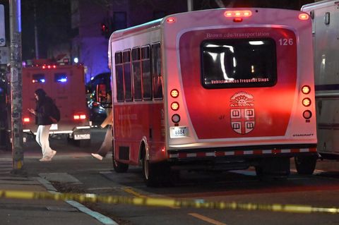Rettungswagen am Tatort des Amoklaufs an der Brown University