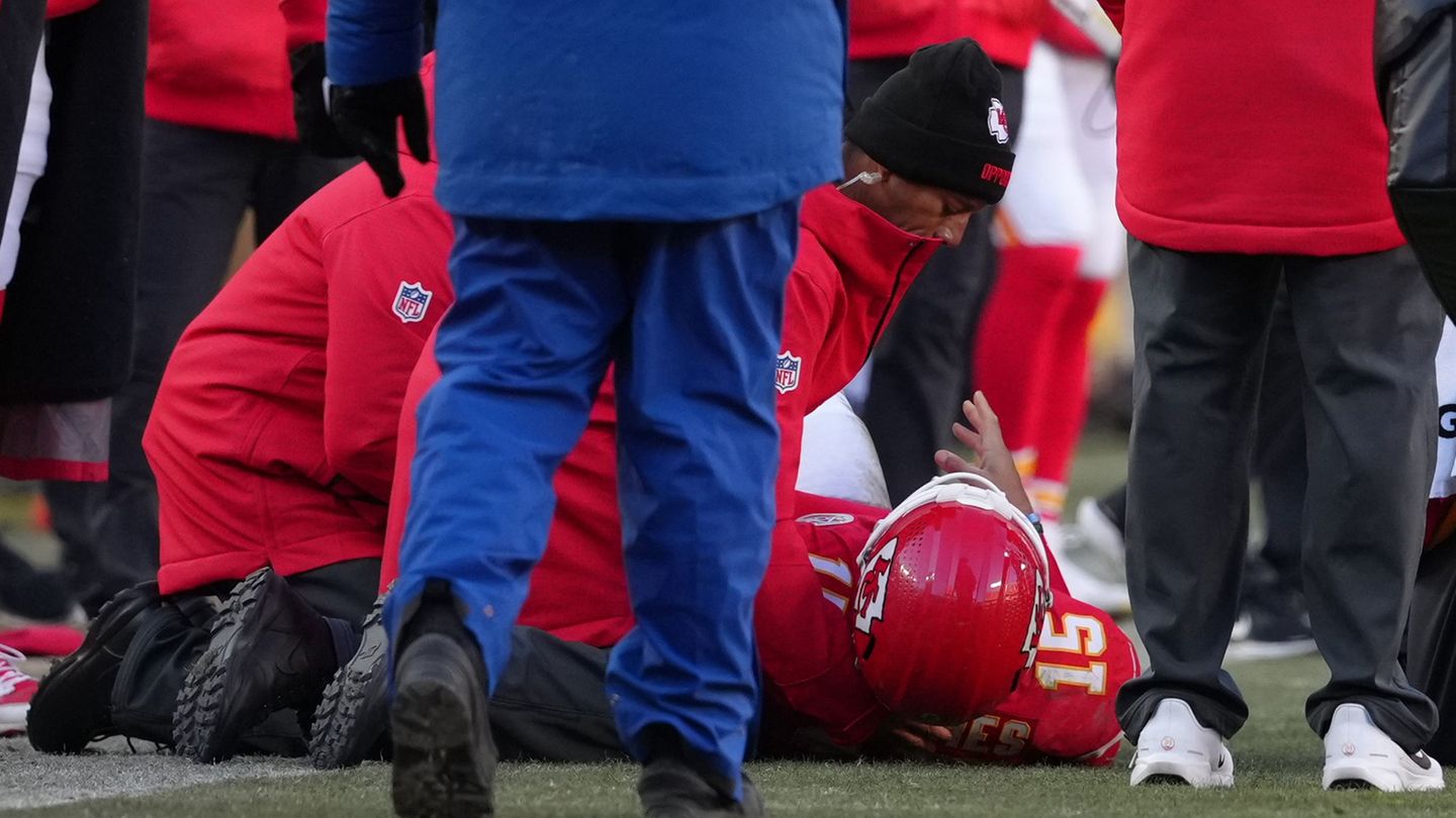 Patrick Mahomes verletzt sich in der Schlussphase. Foto: Ed Zurga/AP/dpa
