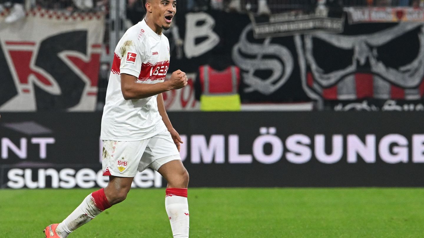 Jamie Leweling jubelt über sein erstes Saisontor in der Bundesliga. Foto: Carmen Jaspersen/dpa