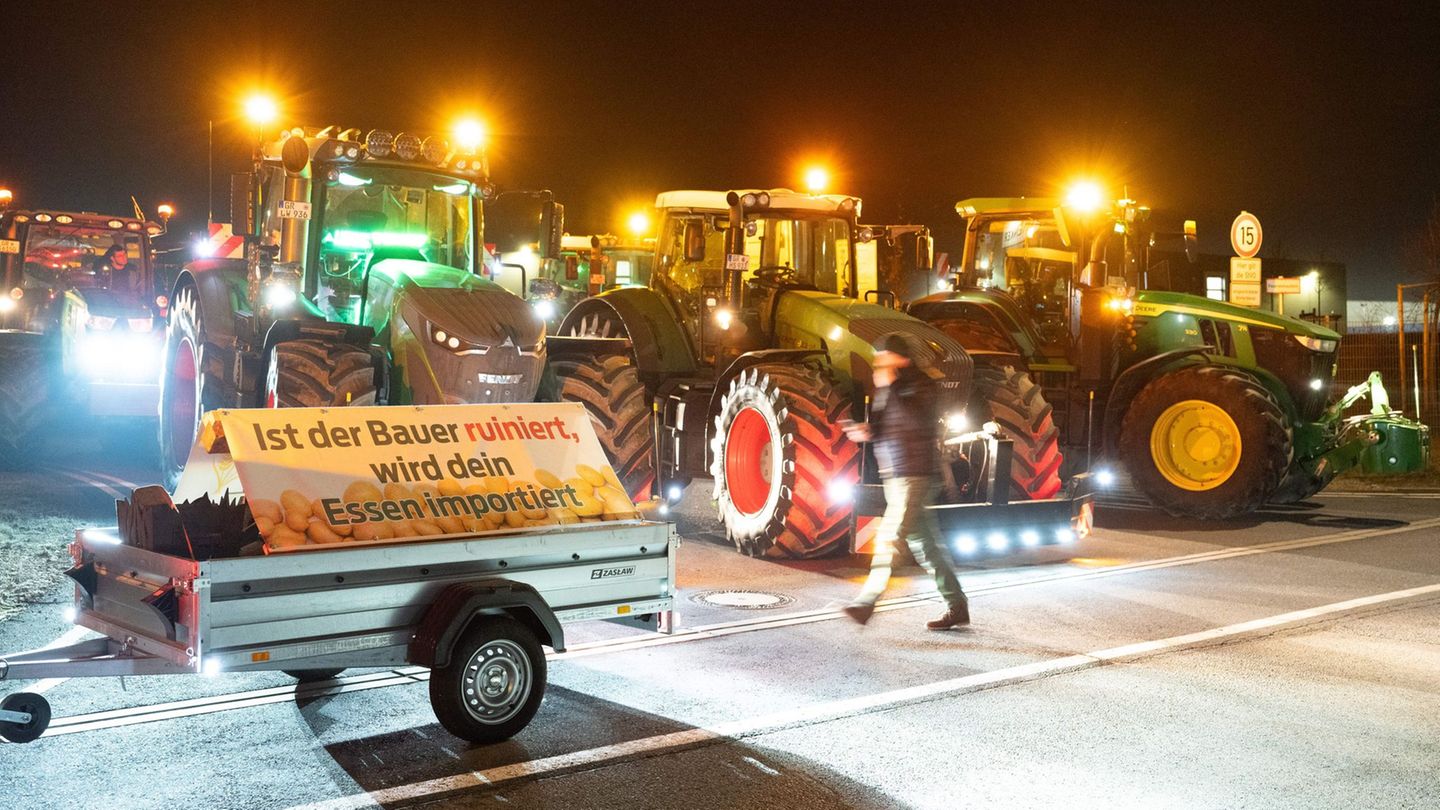 Landwirte aus Sachsen beteiligen sich an bundesweiten Protesten gegen die Preispolitik der Discounter. Foto: Sebastian Kahnert/d
