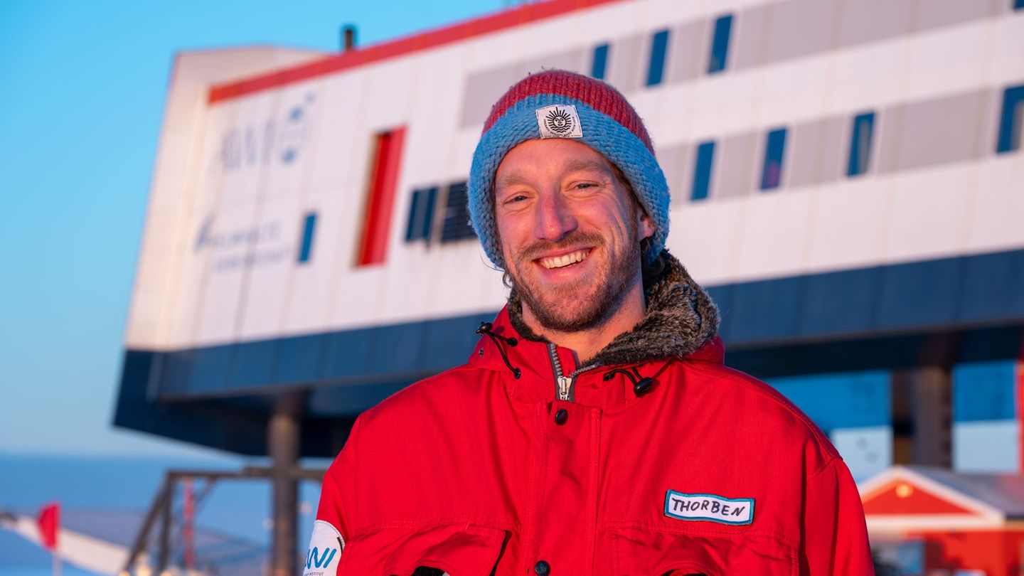 Neumayer-Station-III-Zu-Weihnachten-gibt-es-in-der-Antarktis-Bratapfel-Tiramisu