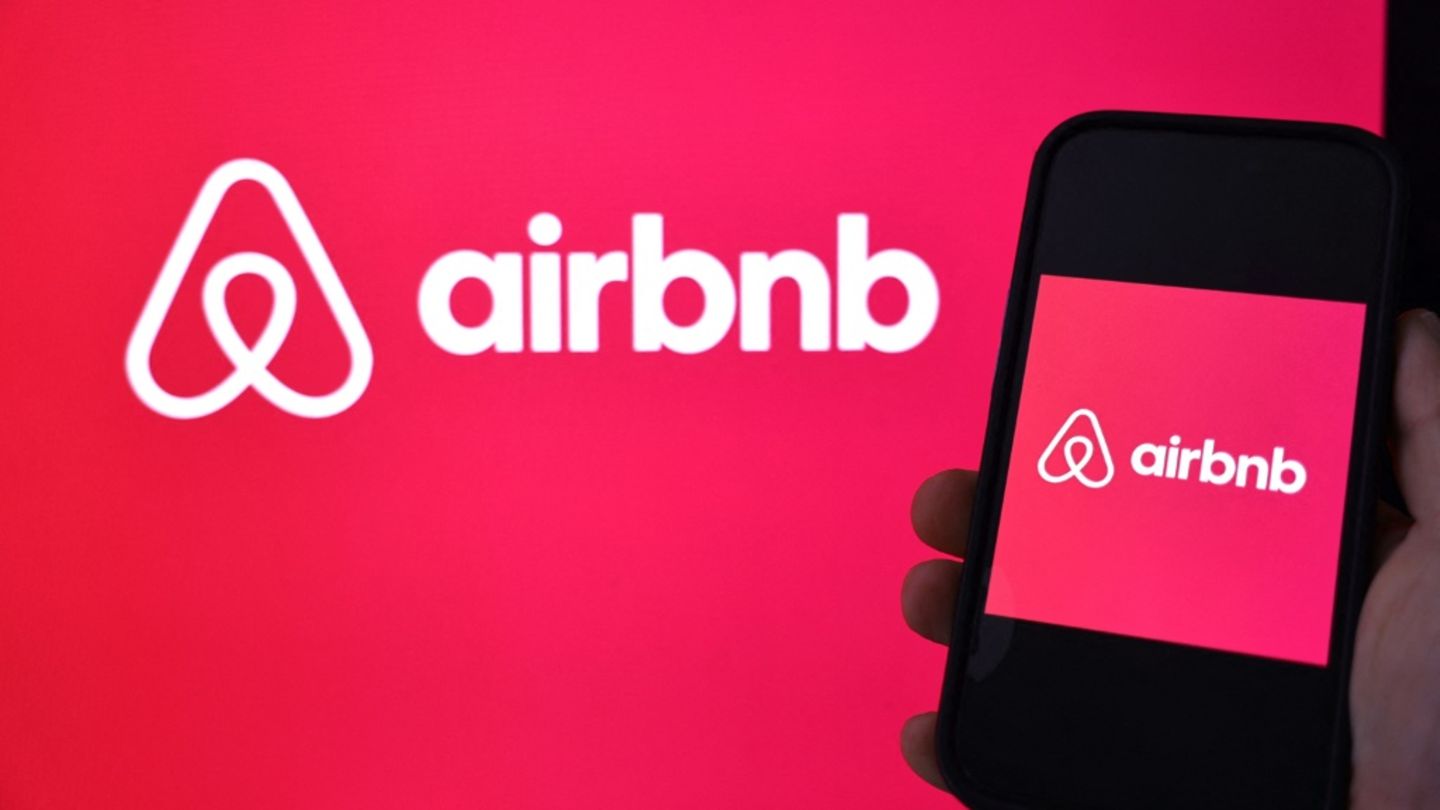Spanien-belegt-Airbnb-mit-Millionen-Bu-geld