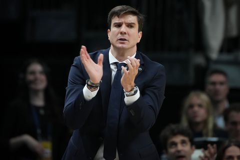 Alba-Trainer Pedro Calles hofft in der Champions League auf ein direktes Weiterkommen Foto: Soeren Stache/dpa