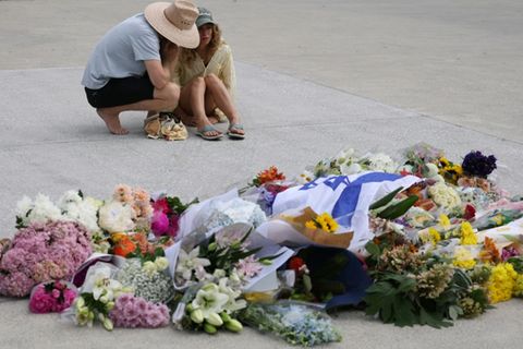 Trauernde nach dem Anschlag in Sydney