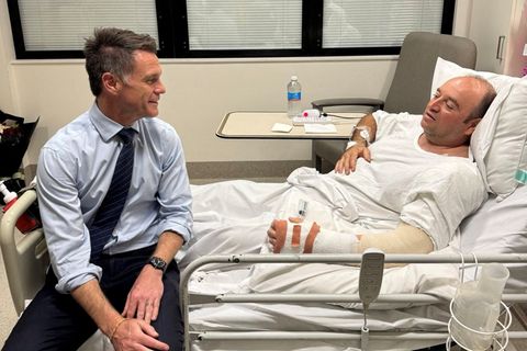 "Held vom Bondi Beach" Ahmed Al Ahmed (r.) mit New South Wales Premier Chris Minns