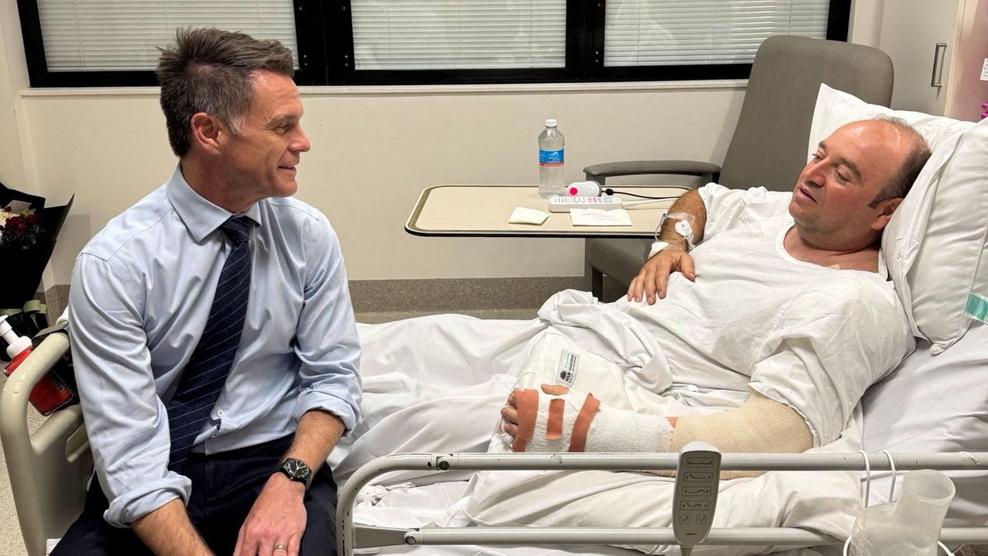 "Held vom Bondi Beach" Ahmed Al Ahmed (r.) mit New South Wales Premier Chris Minns