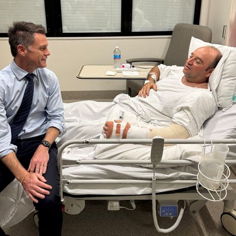 "Held vom Bondi Beach" Ahmed Al Ahmed (r.) mit New South Wales Premier Chris Minns