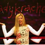 Anke Engelke als Moderatorin von "Ladykracher"