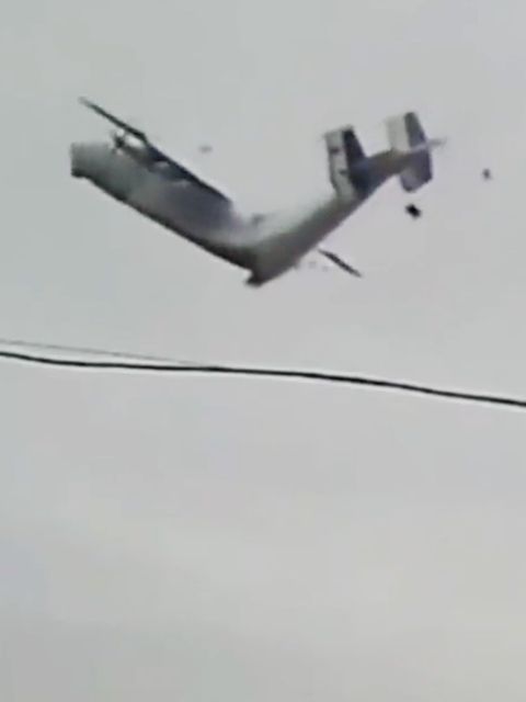 Antonow An-22 zerbricht im Flug