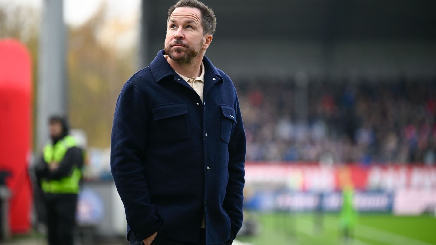 Nach Klaus Allofs muss auch Sportdirektor Christian Weber gehen. (Archivbild) Foto: Gregor Fischer/dpa