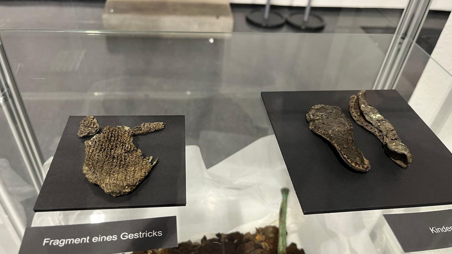 Pestfriedhof Kleidung