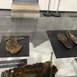 Pestfriedhof Kleidung