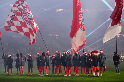 Nicht als Sieger zur Weihnachtsfeier im Stadion: Die Stars des FC Bayern. Foto: Sven Hoppe/dpa