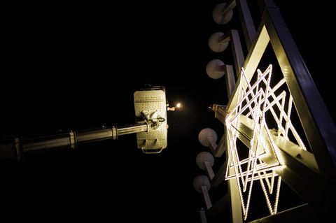 In München sollte am Montagnachmittag die erste Kerze am Chanukka-Leuchter entzündet werden. (Symbolbild) Foto: Carsten Koall/dp