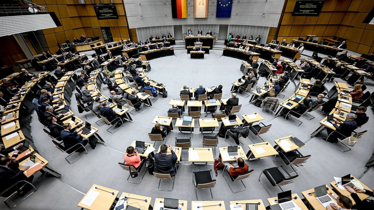 Das Berliner Abgeordnetenhaus hatte die Enquete-Kommission für mehr gesellschaftlichen Zusammenhalt und gegen Rassismus im Febru
