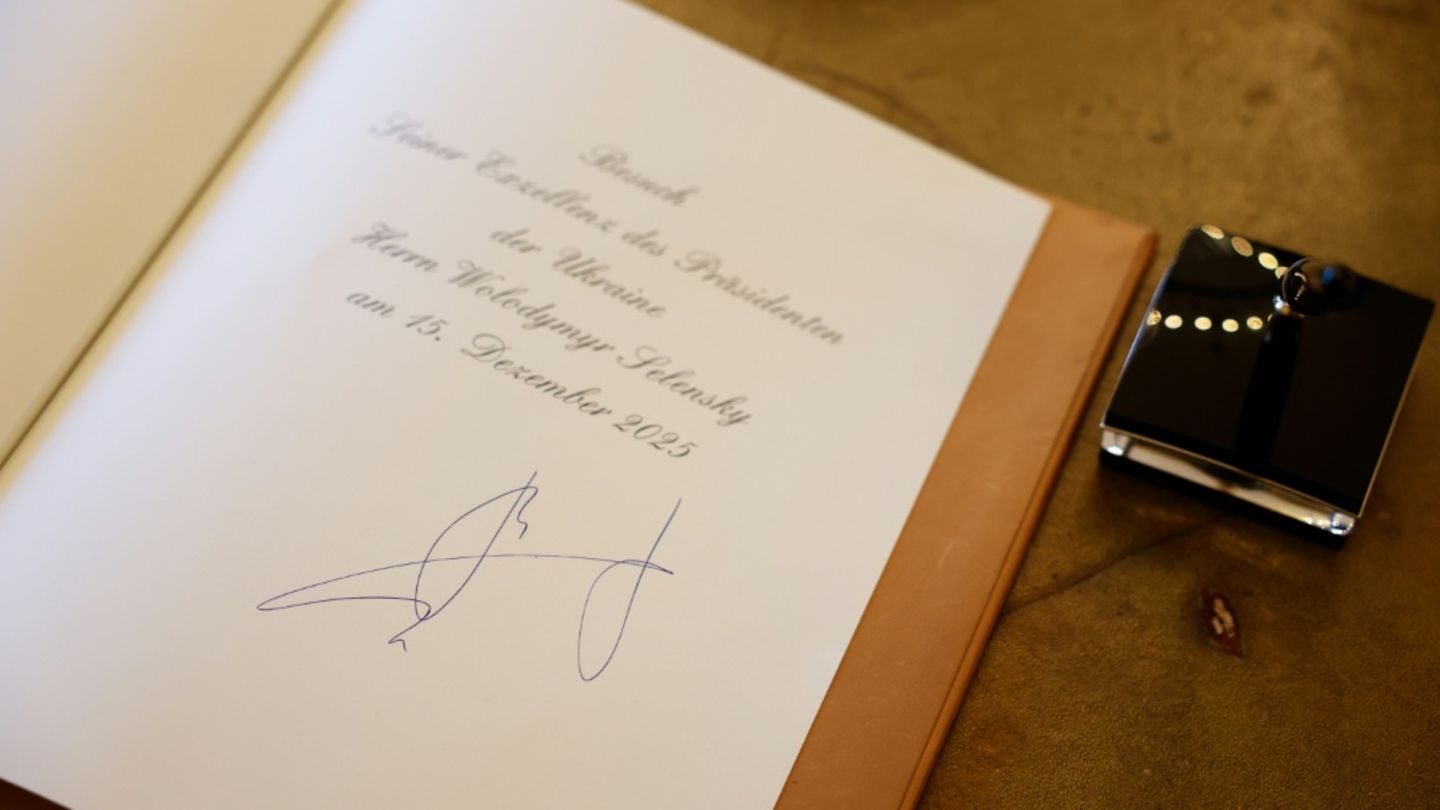Selenskyjs Eintrag in Gästebuch des Bundespräsidenten