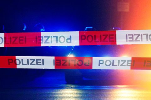Blaulicht und Polizeiabsperrung (Symbolfoto)