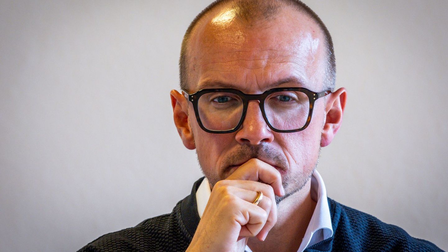 Mit der Begründung für die Wahl seines Dienstwagens hat Stefan Sternberg (SPD), Landrat von Ludwigslust-Parchim, für Diskussione