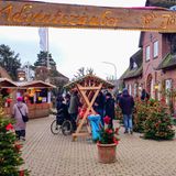 Sie wollen zurück nach Westerland? Weihnachten auf Sylt ist sehr besonders, denn dann kehrt auf der Nordseeinsel die große Ruhe ein – Festbesinnlichkeit statt Familientrubel. Am 26. Dezember weicht die Ruhe dann wieder dem Leben: Am Strand stürzen sich Dutzende von Mutigen in die kalte Nordsee zum Weihnachtsbaden. Und zu Silvester wird hier gefeiert, aber nicht geböllert, sehr zur Freude auch von Hundehaltern.  Unterkünfte gibt es ab 260 Euro für knapp eine Woche. Etwa das lauschige Boutique Hotel Villa Monika via Tripadvisor