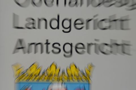 Im Landgericht wurde ein alter Mann wegen Totschlags verurteilt. (Symbolbild) Foto: Arne Dedert/dpa