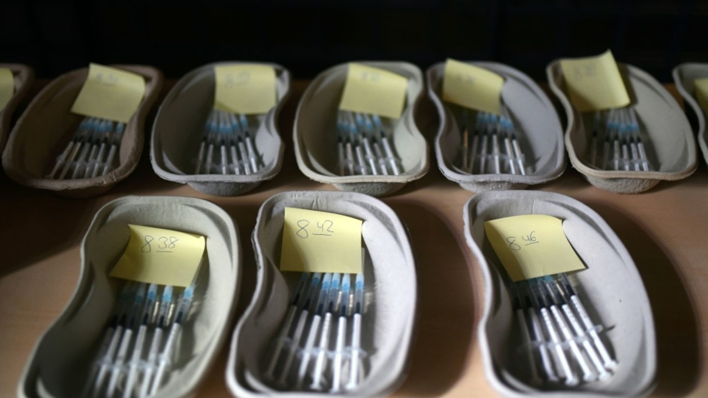 Impfdosen mit Vaxzevria 2021